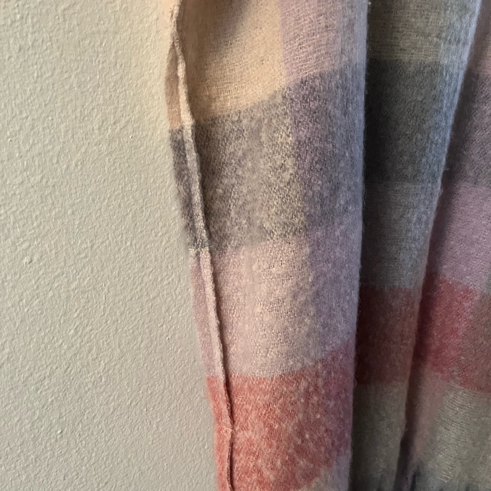 Beautiful Fringed Piece - Picture 9 of 12